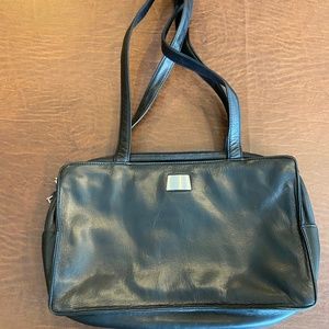Perlina Black Leather Shoulder Bag